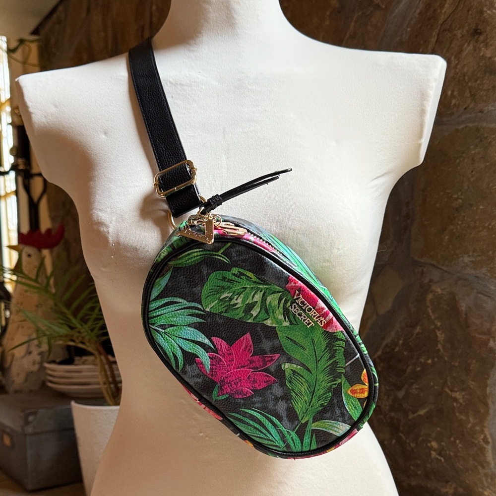 Victoria’s Secret Oval City Bag